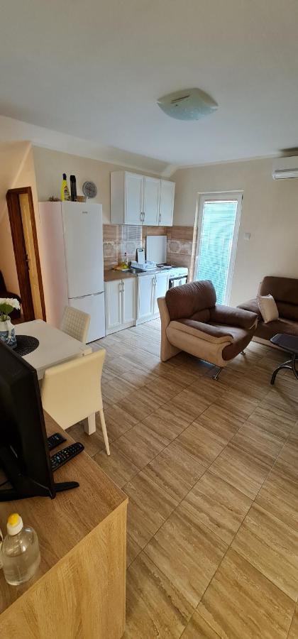 Apartman Nina2 リサン エクステリア 写真